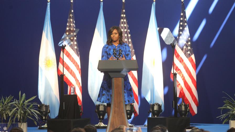 Michelle Obama llama a niñas argentinas a educarse para ser agentes de cambio Michelle Obama llama a niñas argentinas a educarse para ser agentes de cambio