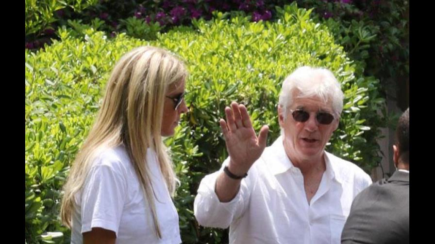 Actor Richard Gere y su novia se muestran “muy a gusto” en Bayahibe