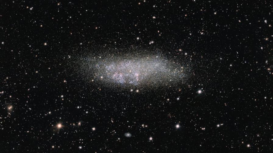 Captan una nueva imagen de WLM, una galaxia solitaria e independiente