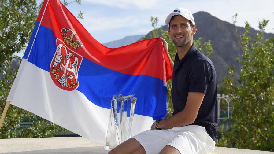 Djokovic busca la paz; se reúne con leyendas del tenis femenino