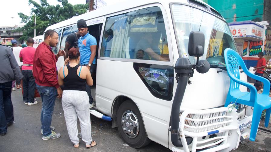Paradas de autobuses comenzaron a dinamizarse la tarde de este miércoles