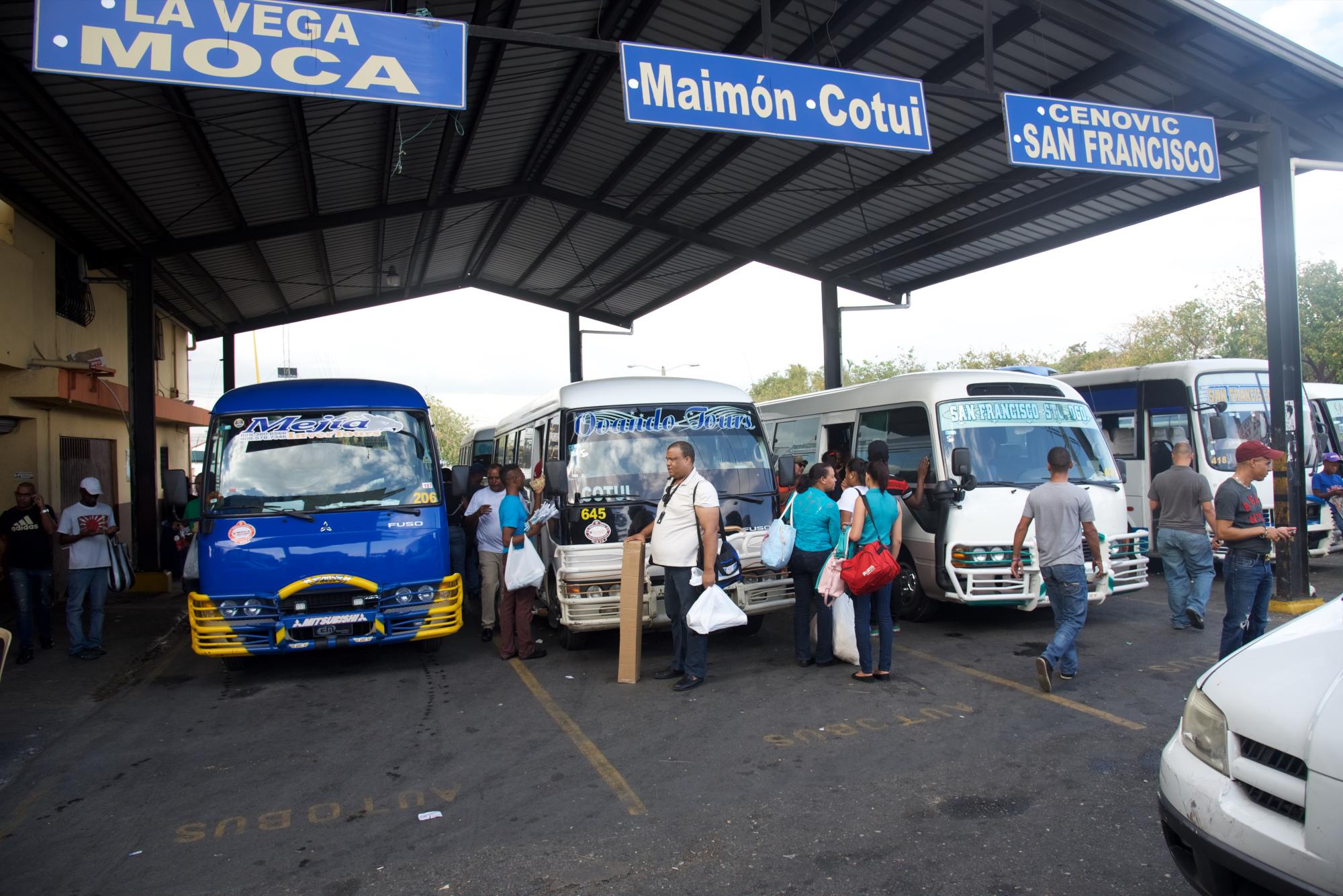 Paradas de autobuses que van hacia el Sur.