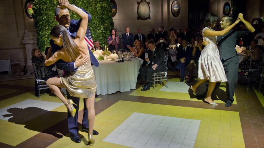 Los Obama se animan a bailar tango en cena de gala en Buenos Aires