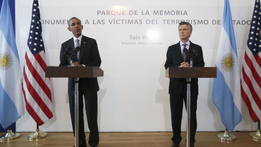 Obama dice que Estados Unidos tiene que “examinar” su propio pasado