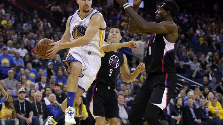 Curry y Thompson se unen para darle a los Warriors su triunfo 51 corrido en la casa
