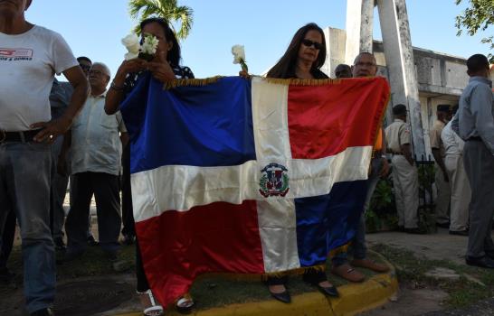 Sepultan los restos de Claudio Caamaño