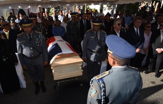 Sepultan los restos de Claudio Caamaño