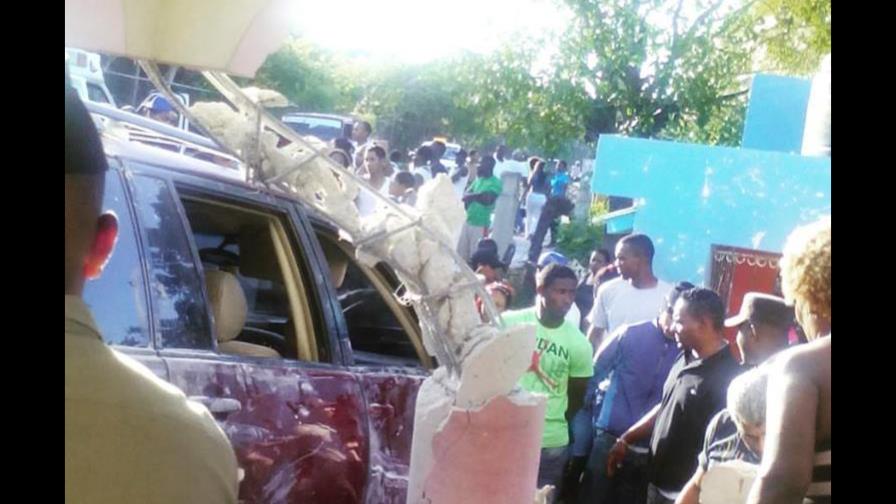 Una menor que aprendía a conducir habría arrollado dos policías en Verón