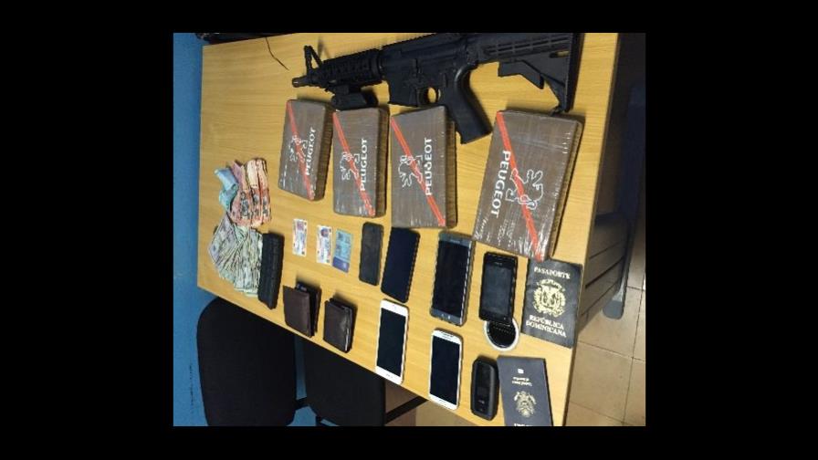 Policía ocupa en Azua cuatro kilos de cocaína a dos dominicanos residentes en Nueva York