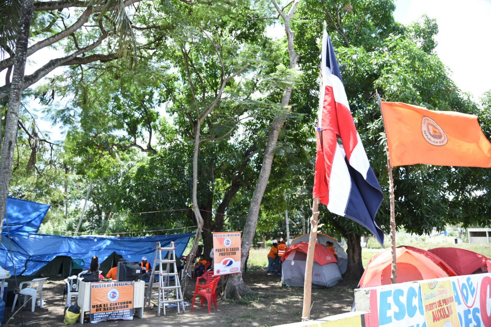 Puesto de la Defensa Civil en la entrada de Santiago, en la Avenida Monumental.