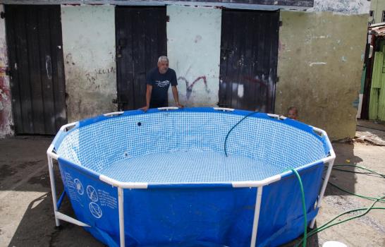 El Viernes Santo transcurre entre piscinas y sectores desolados en la capital