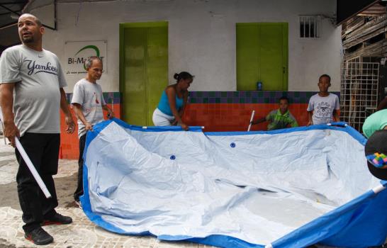 El Viernes Santo transcurre entre piscinas y sectores desolados en la capital