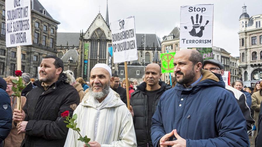 Más de mil personas se concentran en Bruselas para recordar a víctimas de ataques