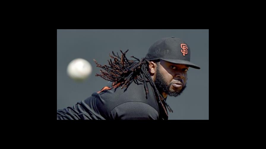 Cueto da muestra de mejoría ante Kansas City