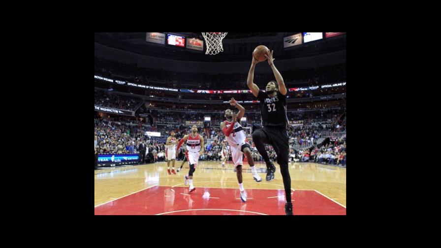 Towns da triunfo a Minnesota con 27 puntos y 10 rebotes