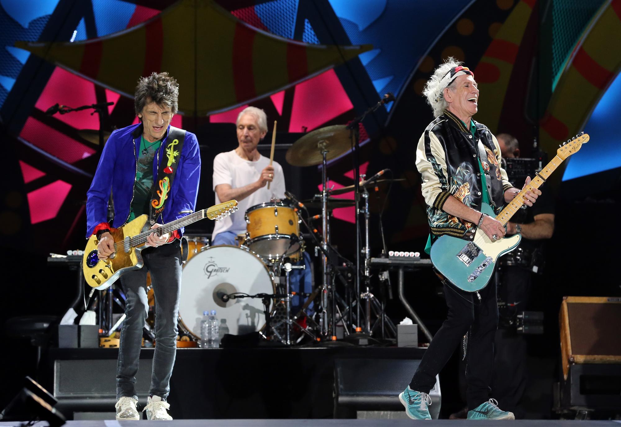  La legendaria banda de rock británica The Rolling Stones ofrece un concierto en la Ciudad Deportiva de La Habana (Cuba).  