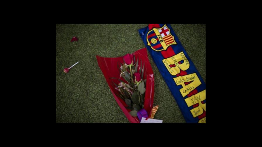 Hinchas del Barcelona rinden homenaje a Cruyff 
