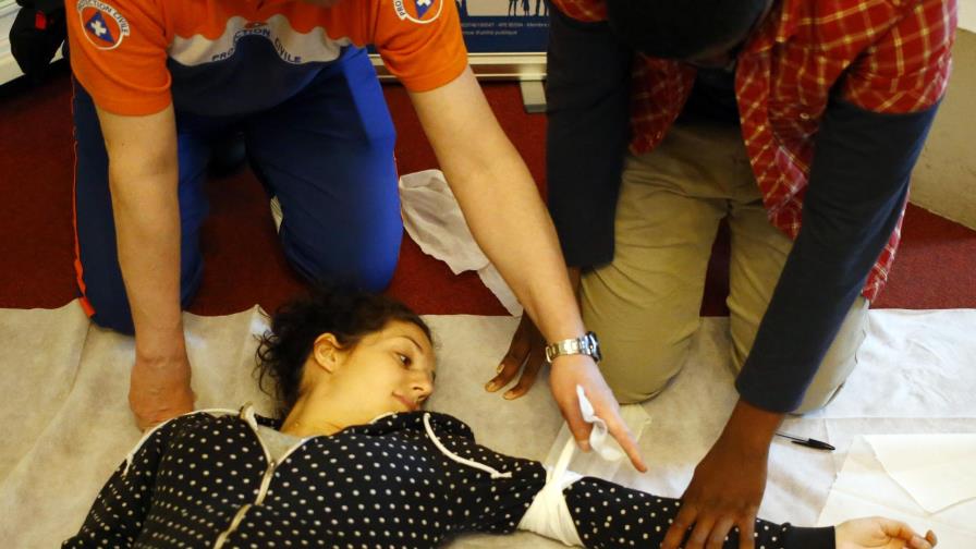 Parisinos asisten a cursos de primeros auxilios gratis 