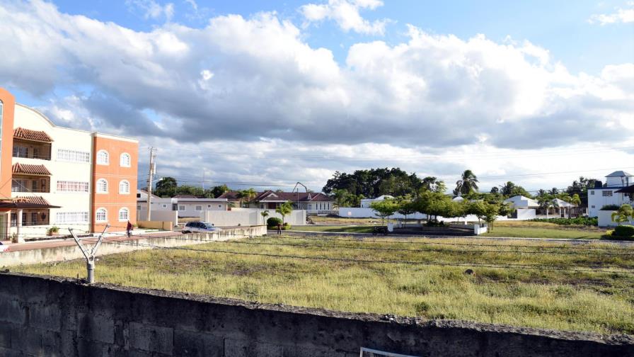 Construcciones desplazan los cultivos en terrenos de Moca