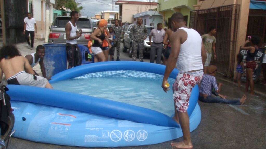 Piscina instalada en un barrio de La Romana.