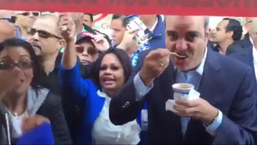 Luis Abinader degustó habichuelas con dulce en la Gran Manzana