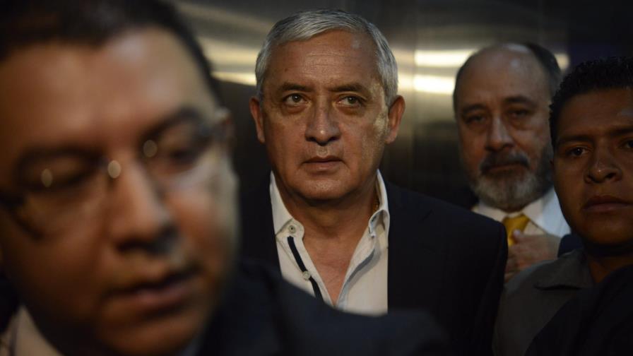 Expresidente Pérez Molina, acusado de corrupción, espera aclarar su situación