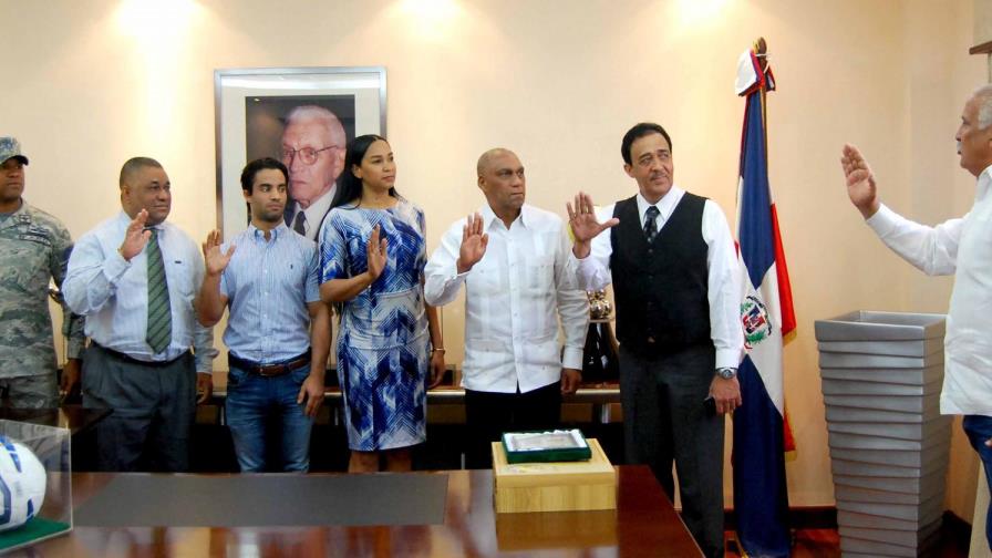 Designan patronato del Coliseo Teo Cruz