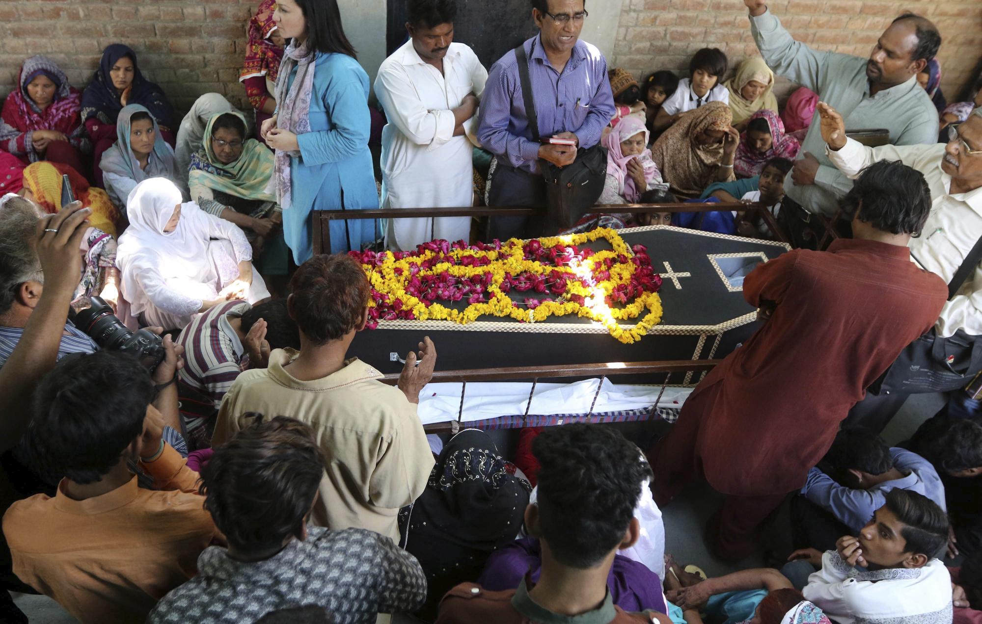 Las fuerzas de seguridad del país han detenido a 50 personas sospechosas de estar implicadas en el atentado, informó el Gobierno del Punjab. 