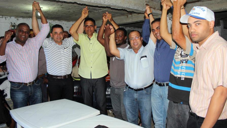 Dirigentes del PRM en Villa González  renuncian a ese partido y retornan al PRD