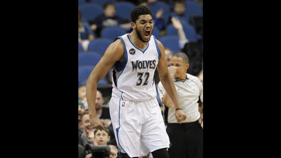 Con ‘doble doble’ 45 de Towns, Wolves vencen a Suns 