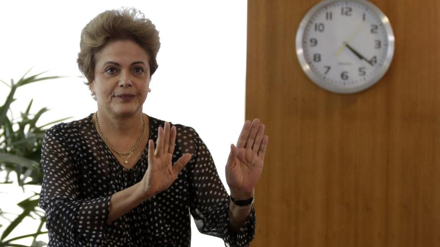 Patronales piden el juicio contra Rousseff en principales diarios de Brasil