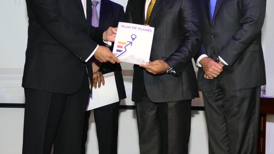 BanReservas publica obra sobre plan de negocios