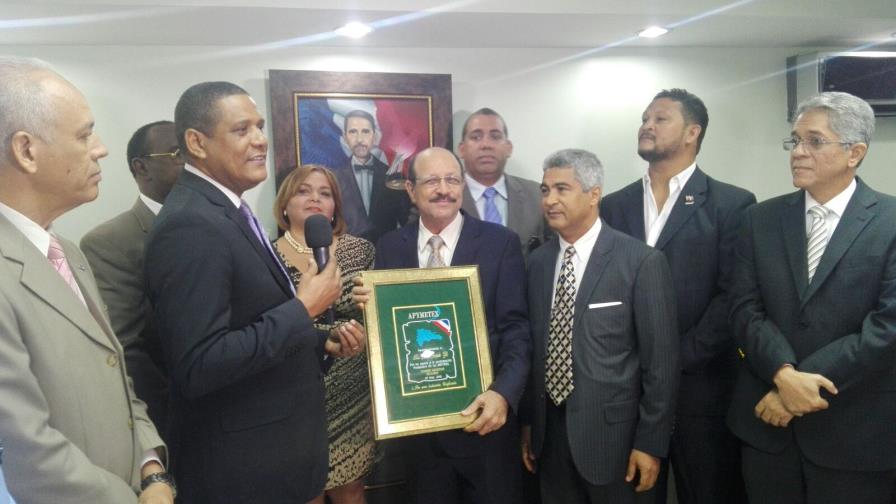 El director del Inabie anuncia inversión de más de mil millones de pesos en indumentaria escolar