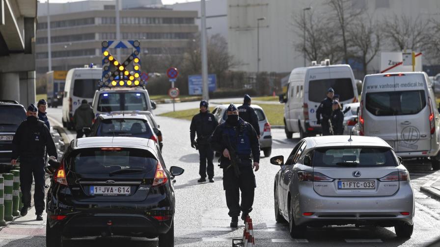 Bélgica sigue en busca del tercer terrorista del aeropuerto tras primer revés