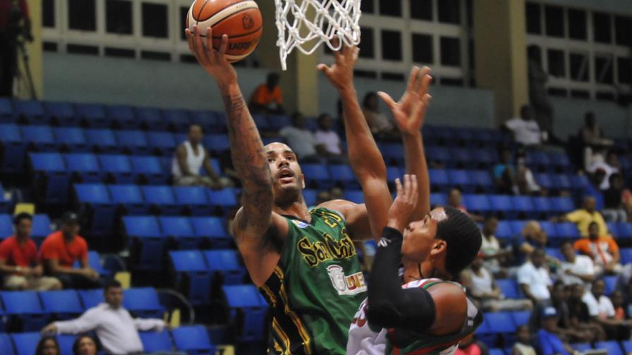 San Carlos se convierte en el primer equipo en clasificar en el torneo de baloncesto distrital