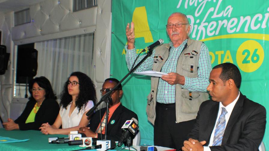 Fidelio Despradel denuncia gobiernos del PLD han dilapidado 70% de los fondos de pensiones 