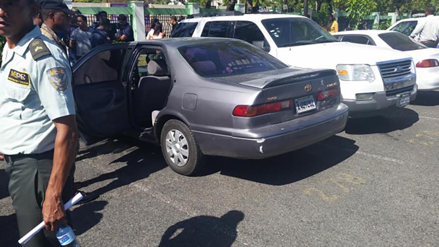 Bebé muere asfixiada, olvidada en vehículo