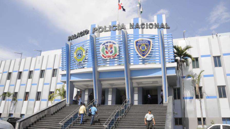 Detienen a cinco que se hacían pasar por policías municipales y al hombre que les facilitó los carnés Detienen a cinco que se hacían pasar por policías municipales y al hombre que les facilitó los carnés