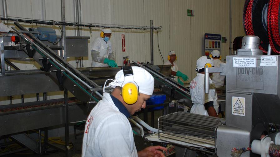 Sector empresarial apoya aumento de salarios Sector empresarial apoya aumento de salarios