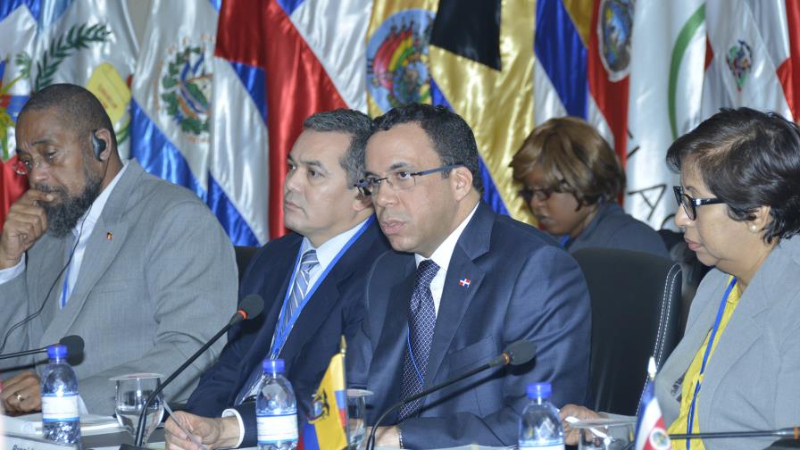 Canciller propone lucha contra pobreza y drogas