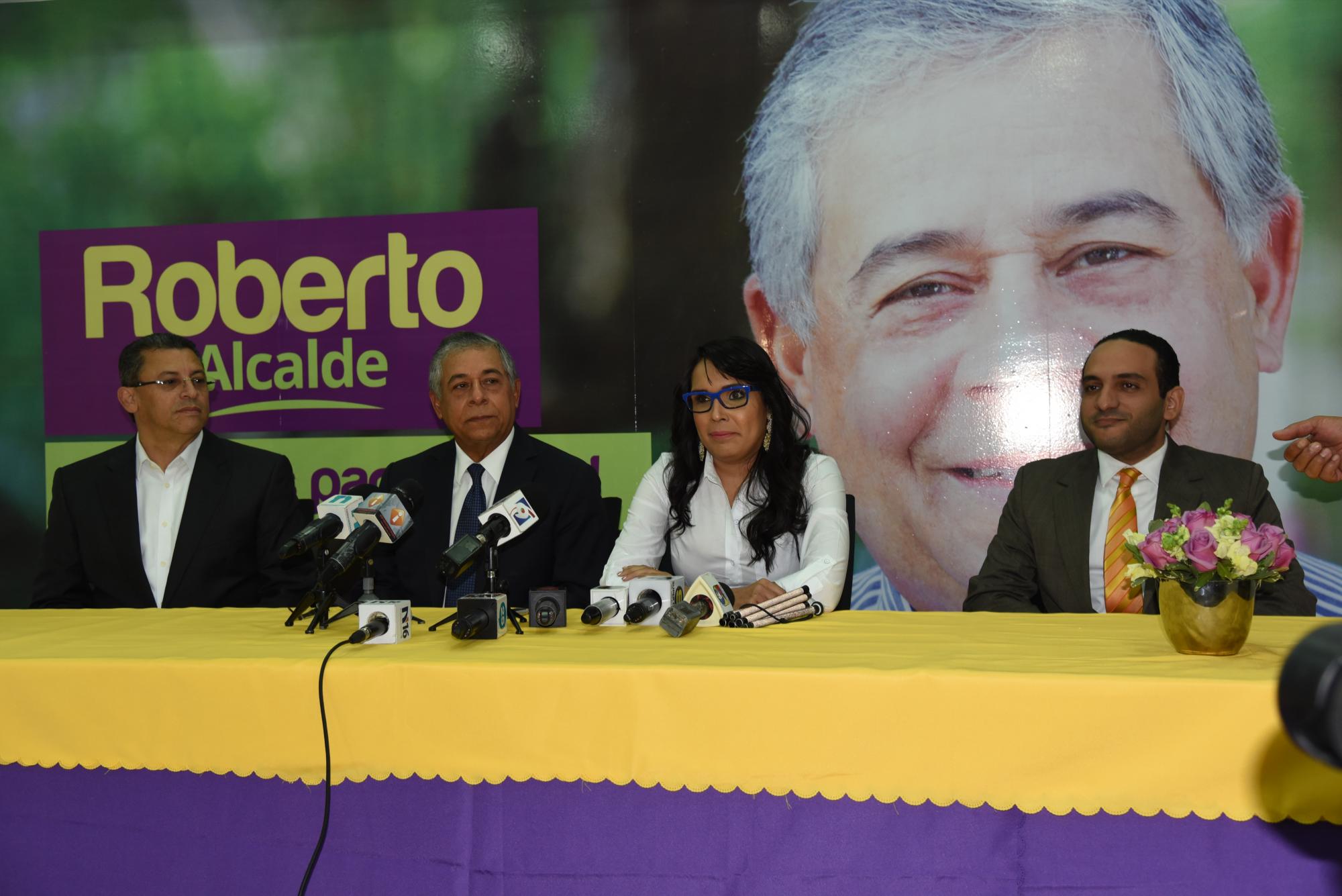 Momentos en que Francina se dirigía a la prensa