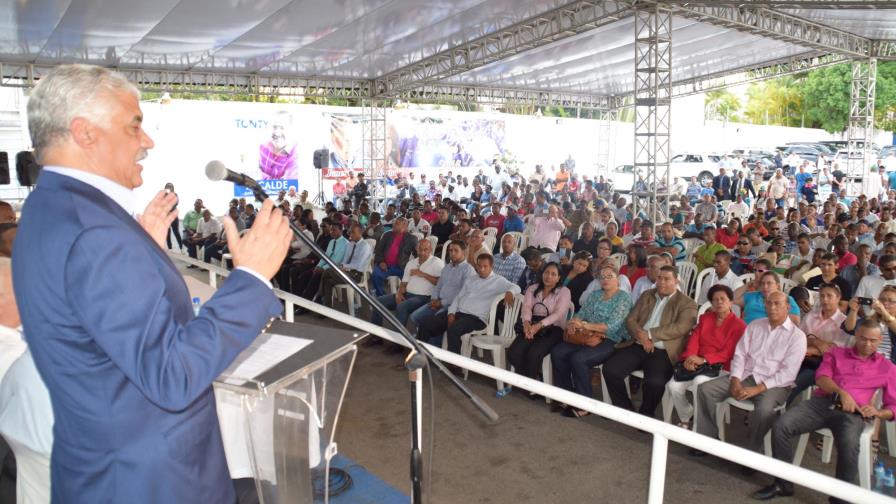 Grupo de dirigentes del PRM pasan al PRD Grupo de dirigentes del PRM pasan al PRD