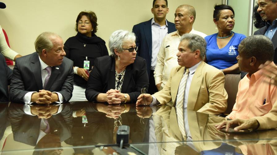 Gremios de la salud y Salud Pública retoman conversaciones Gremios de la salud y Salud Pública retoman conversaciones