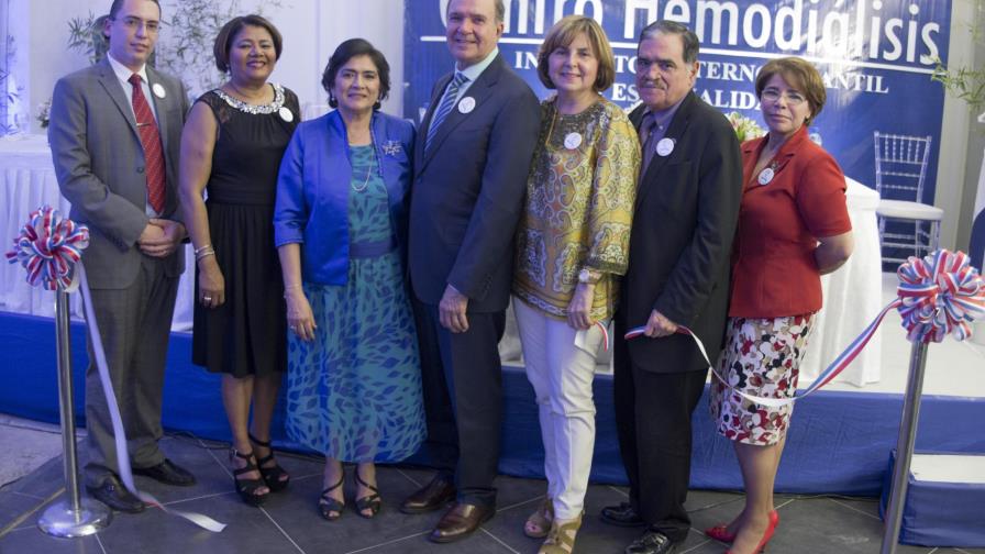 Inauguran centro de hemodiálisis en Santiago