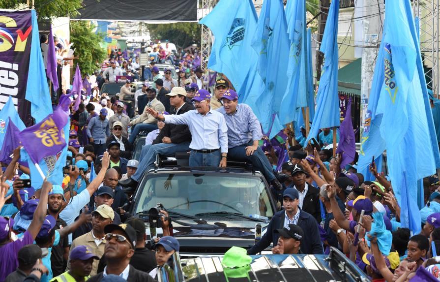 Danilo encabeza una caravana por distintos sectores del Distrito Nacional