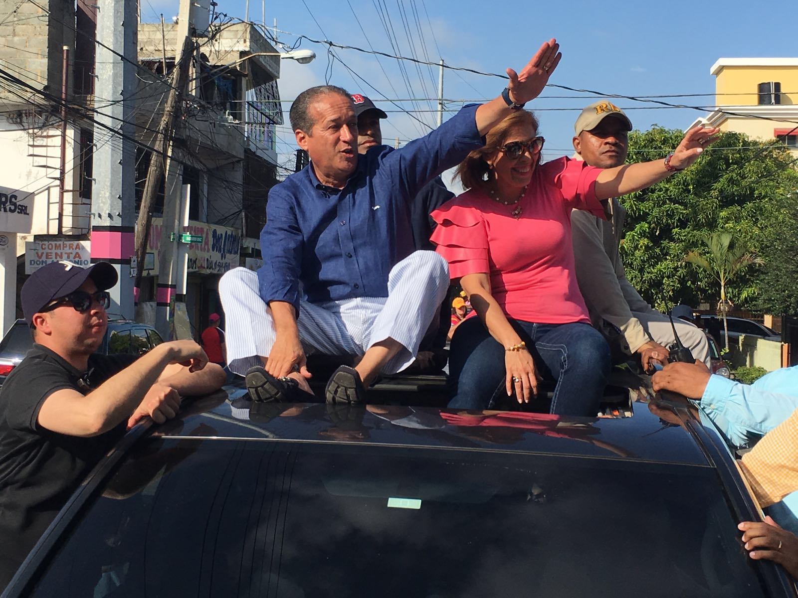 Reinaldo Pared Pérez en la caravana
