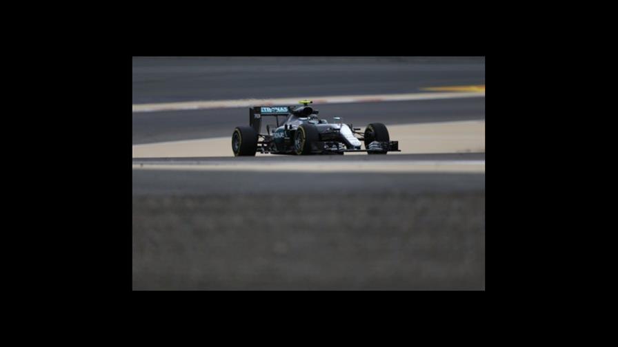 Rosberg supera a Hamilton y Mercedes domina en Bahrein 