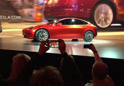 Tesla anuncia nuevo Sedán eléctrico menos caro