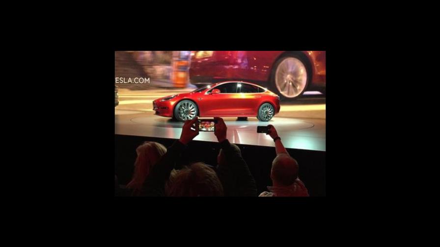 Tesla anuncia nuevo Sedán eléctrico menos caro