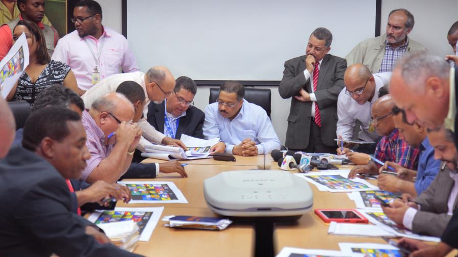 JCE presenta propuesta de boletas a partidos para los comicios 